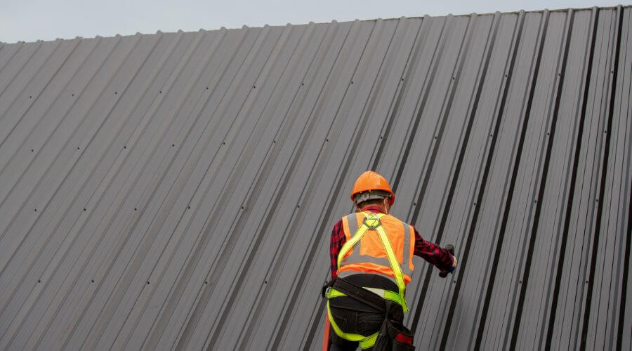 Professional gutter cleaning in Bonnots Mill, MO